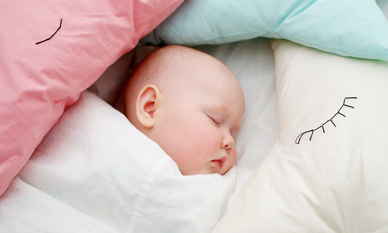 At What Age Should A Child Use A Pillow Child Safety Experts